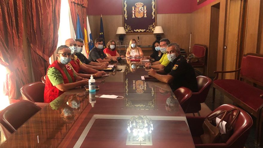 Doce de los 24 inmigrantes que llegaron en un cayuco a Tazacorte están en el albergue de Garafía de la Cruz Roja