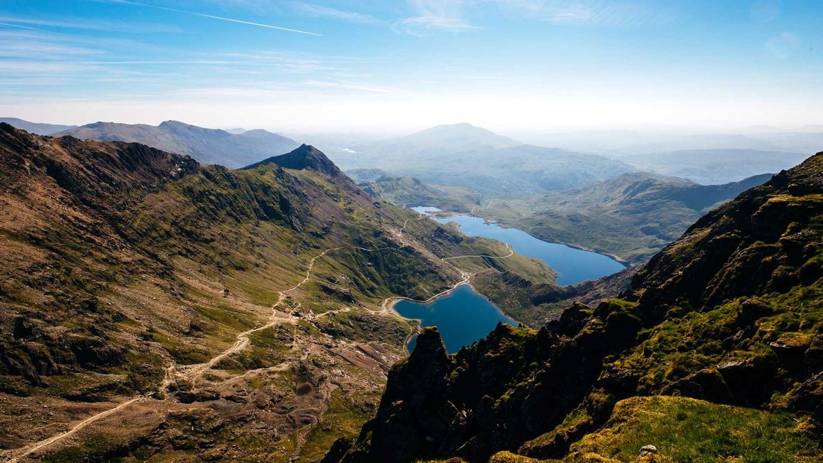 El paisaje de este parque incluye cumbres imponentes, valles profundos y una riqueza natural que atrae a casi cuatro millones de visitantes anualmente