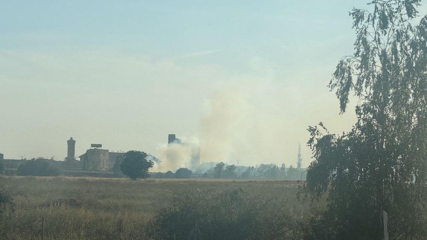 Un tren ocasiona varios incendios en la línea férrea entre Sahagún y Villada