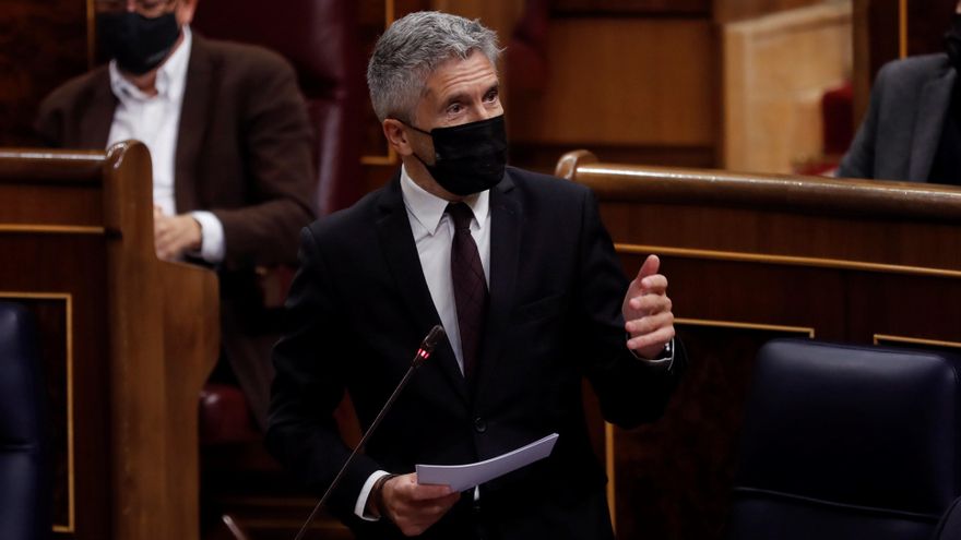 El ministro del Interior, Fernando Grande Marlaska, durante su intervención en la sesión de control al Ejecutivo este miércoles en el Congreso. EFE/ Chema Moya