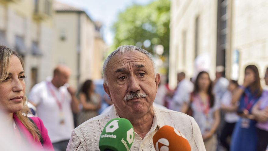 Pepe Álvarez recuerda a la patronal las horas extra que "roban a los trabajadores": "Ya que hablan de regalo, son 2.300 millones de euros al año"