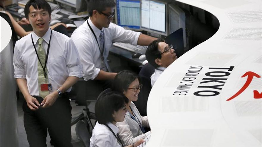 El Nikkei cae 133,45 puntos, el 1,01 por ciento, hasta las 13.111,77 unidades