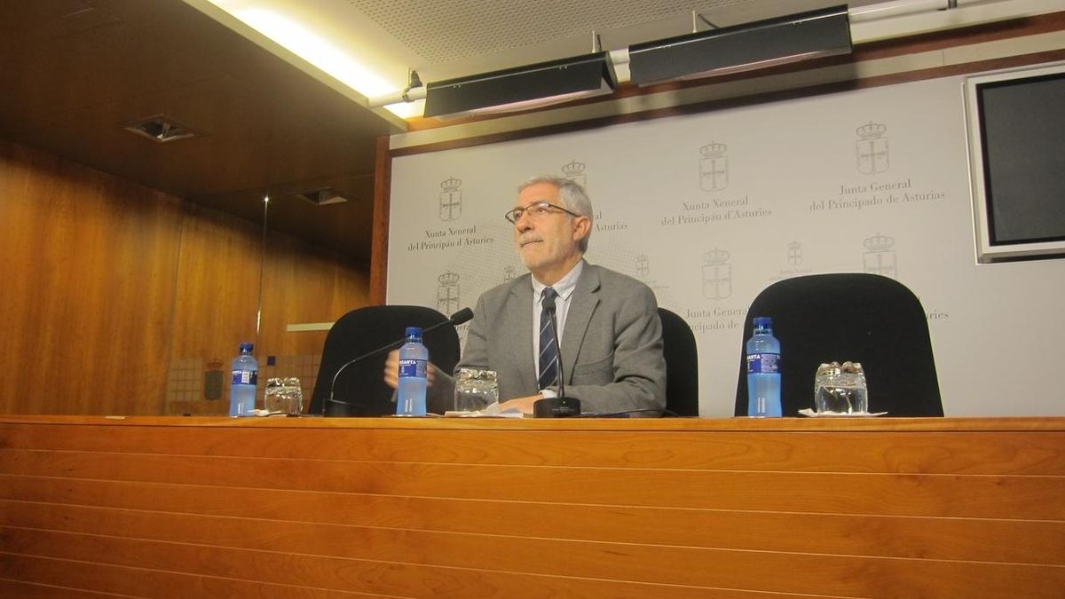 Llamazares ve "un grave error el discurso del Rey" y critica que Rajoy lo haya usado "como trinchera de su incapacidad"