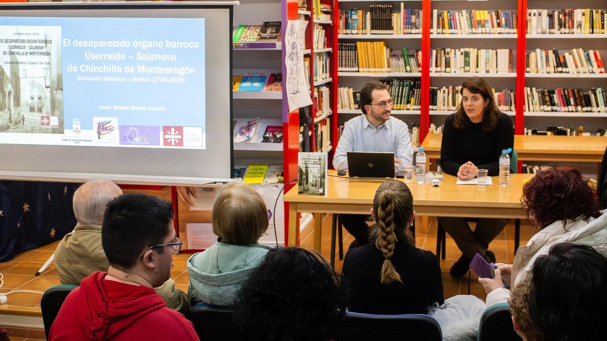 Presentación del libro de Javier Moisés Mañas en la biblioteca de Chinchilla (Albacete)