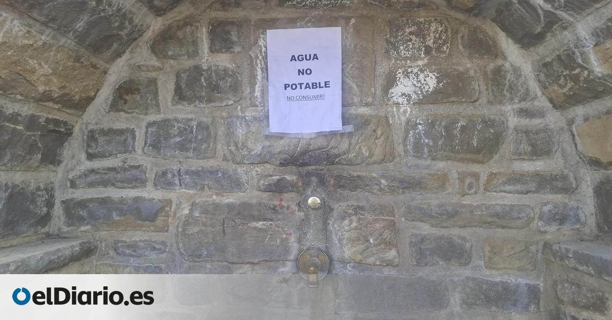 Marrón y con mal olor: el pueblo aragonés que encadena seis veranos con agua no apta para el consumo