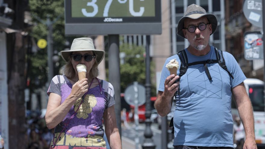 El calor no afloja y la Aemet activa para este martes avisos rojos en tres comunidades
