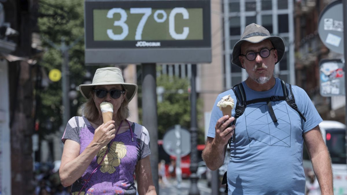 El calor no afloja y la Aemet activa para este martes avisos rojos en tres comunidades