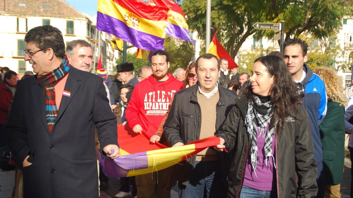 Más de un centenar de personas participan en la marcha convocada para conmemorar la 'Desbandá'