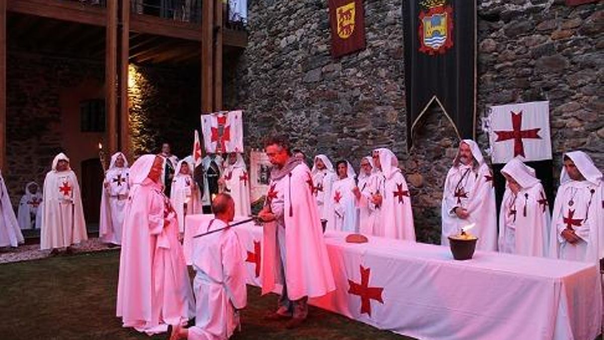 Ponferrada vuelve a viajar a la Edad Media con una Noche Templaria repleta de desfiles, mercados y espectáculos