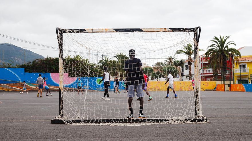El maliense Eli defiende su portería en la cancha de La Montañeta