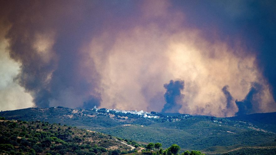 El incendio de Niebla avanza sin control, ha calcinado ya 20.000 hectáreas y ahora mismo no hay manera de extinguirlo