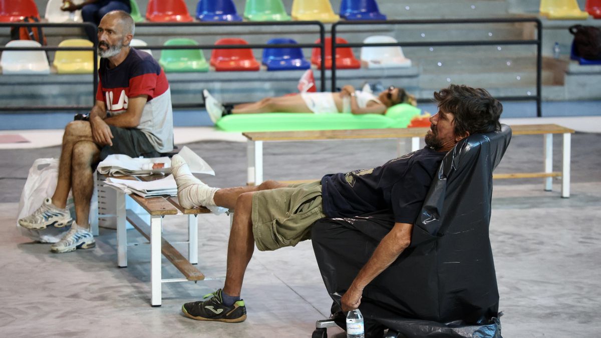 Imagen del pabellón Cagigal de Murcia, instalación habilitada como refugio climático ante la alerta roja por calor. EFE/Juan Carlos Caval