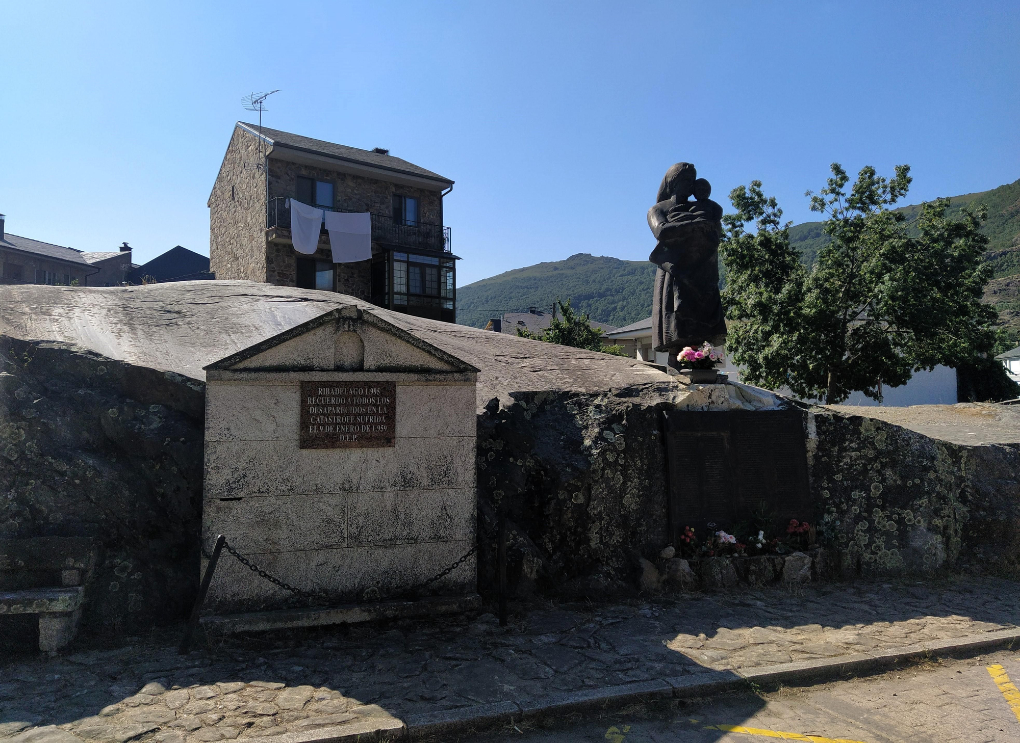 Homenaje fallecidos inundación en Ribadelago
