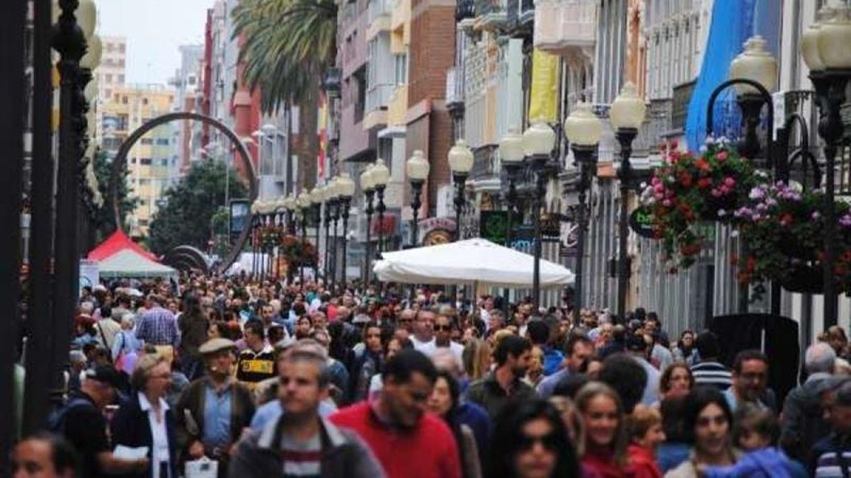 Canarias sigue creciendo en población: el número de personas residentes alcanza los 2.258.866, según el INE