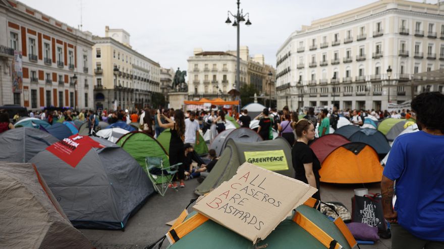 Última hora de la acampada por la vivienda en Sol, en directo: la protesta continúa con cientos de personas y talleres programados
