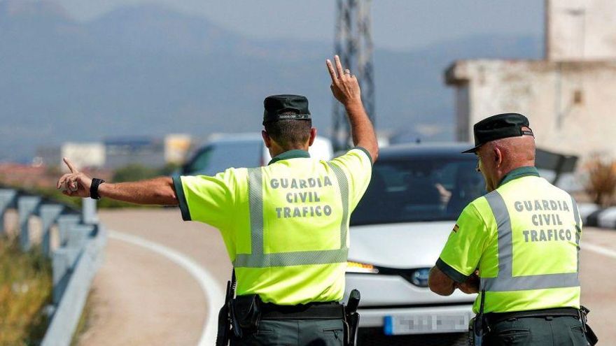 La Guardia Civil investiga en Asturias a cuatro conductores por circular ebrios, uno de ellos superaba cinco veces la tasa