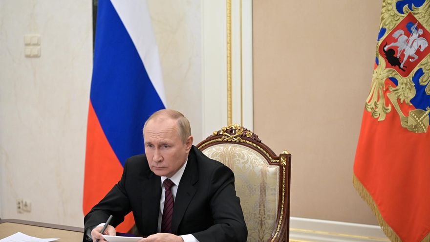El presidente ruso, Vladímir Putin, preside una reunión por videoconferencia del Consejo de Coordinación del Gobierno ruso sobre las necesidades de las Fuerzas Armadas rusas en el Kremlin este 25 de octubre de 2022. (Rusia, Moscú)
