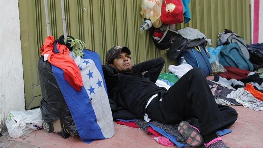 La caravana descansa esta jornada y guarda luto por migrante hondureño muerto