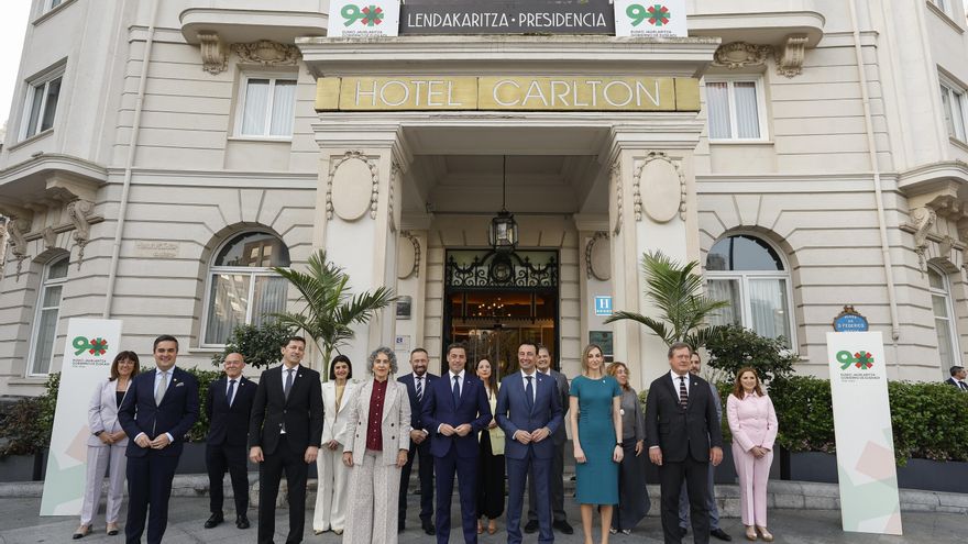 El Carlton vuelve a ser "Lendakaritza" y Pradales da inicio a un año de homenajes al Gobierno vasco de la Guerra Civil