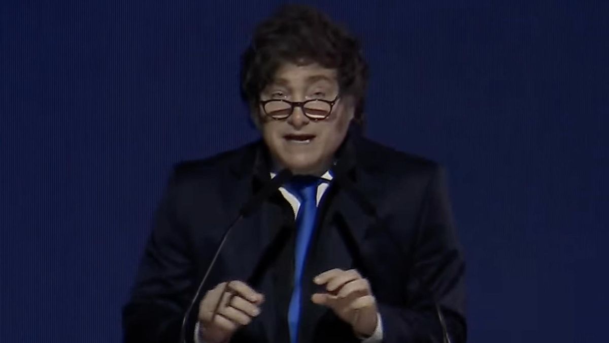 A diferencia de otras ocasiones, Javier Milei pronunció un discurso en la Bolsa de Comercio de Rosario apagado y sin euforia.