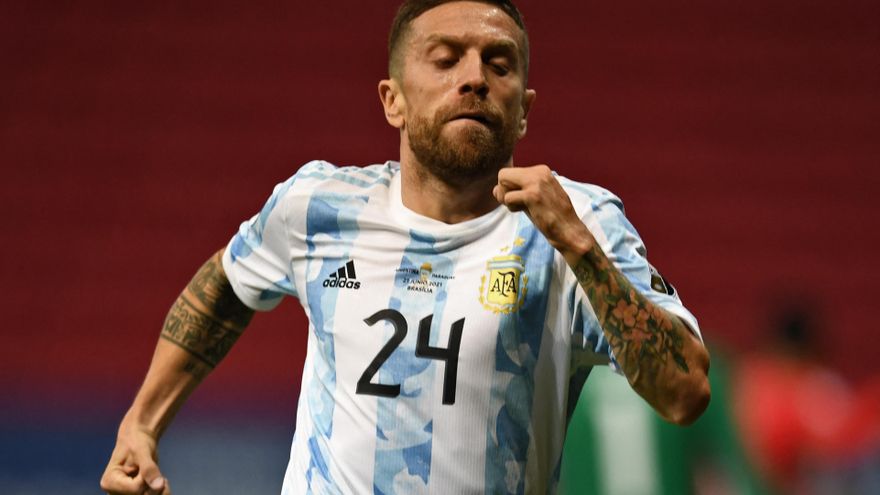 Argentina, sin brillar y con un Messi récord, pasó a cuartos de final tras superar a Paraguay