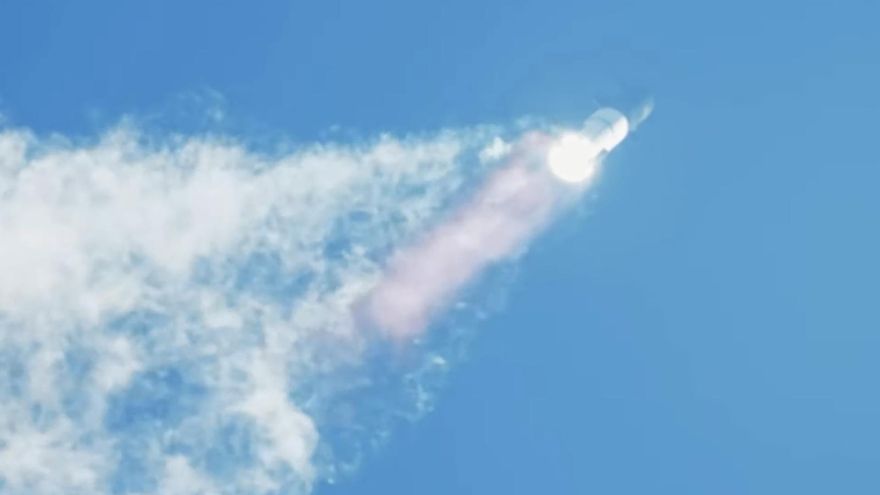 Explota el Starship de Elon Musk en los cielos de Texas poco después de despegar