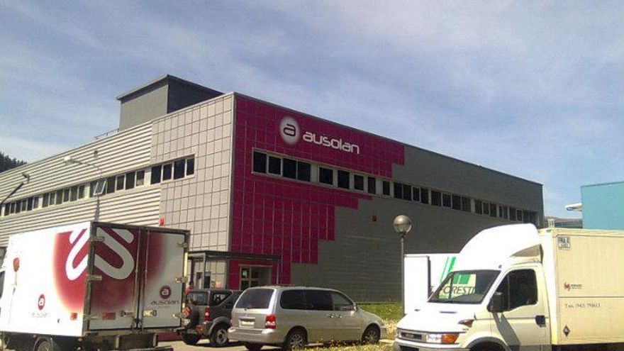 Primer día de Ausolan para sustituir a Serunion en los comedores y cinco colegios sirven bichos en la comida