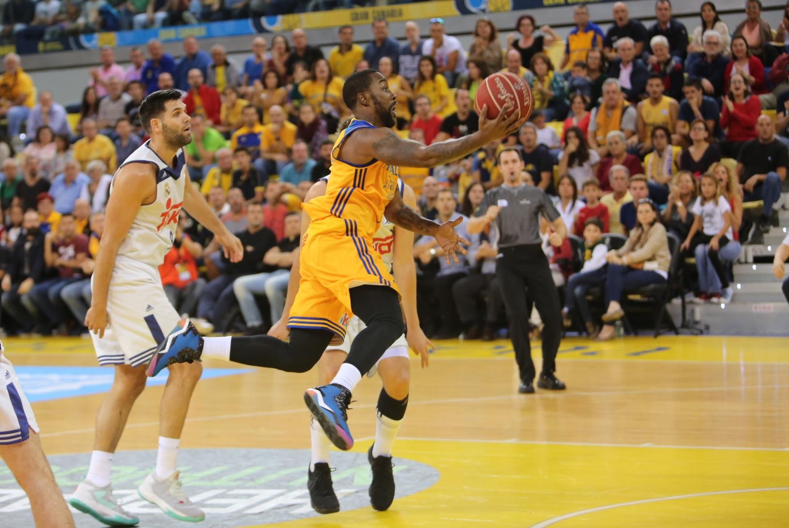 Imágenes del encuentro entre el Herbalife Gran Canaria y el Real Madrid. Alejandro Ramos.