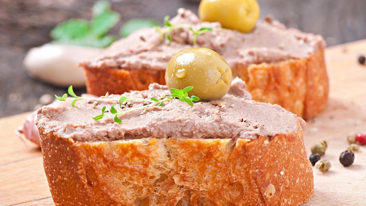 El paté de hígado de pollo es uno de los untables de carne más suaves
