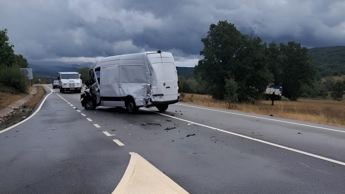Grave accidente con al menos dos heridos al chocar una furgoneta y un camión en el Eje Subcantábrico de León