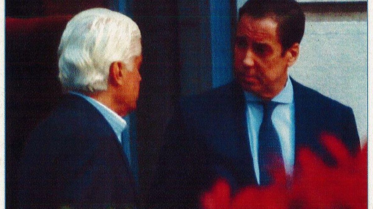 Eduardo Zaplana i el blanquejador confés Fernando Belhot en una imatge captada per la Guardia Civil.