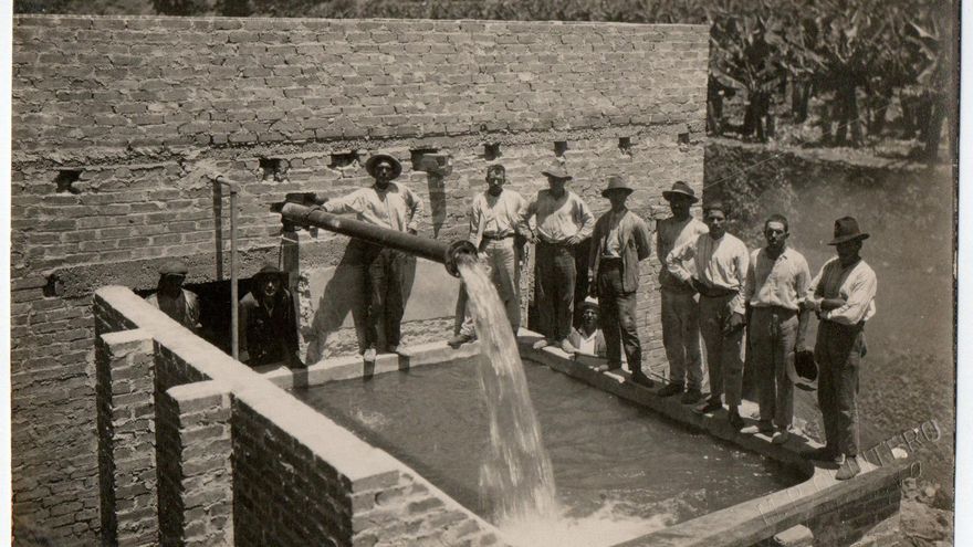 Pozo “La Fuerza” en el fondo del barranco y situado detrás del almacén. (Archivo Casa Yanes)