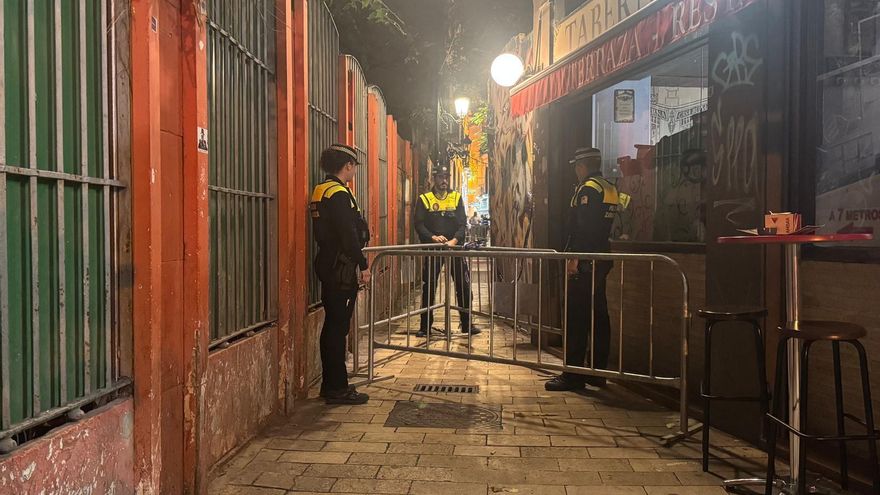 El riesgo de colapso de un edificio deshabitado obliga a cerrar parte del Tubo de Zaragoza