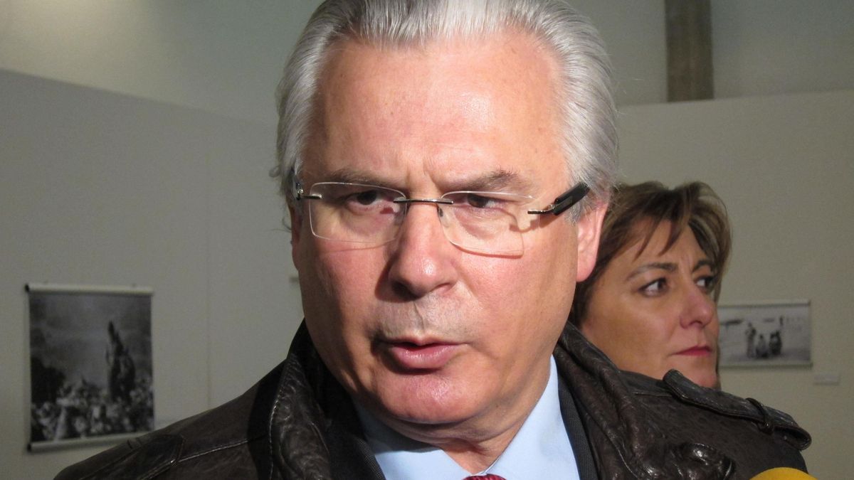 Garzón dice que Mato debe dimitir y que se puede comprobar la fecha de la capitulación matrimonial