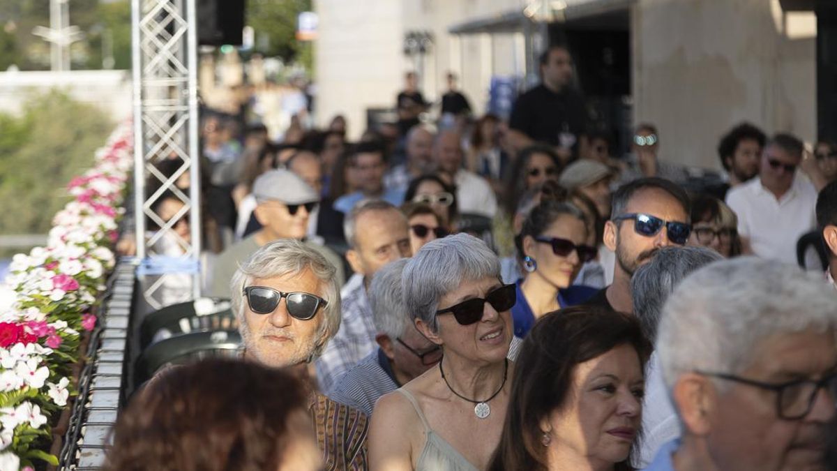 Público asistente al Festival de Cultura Total Murciana 'A Gallete', en la terraza de Los Molinos del Río, en la capital murciana