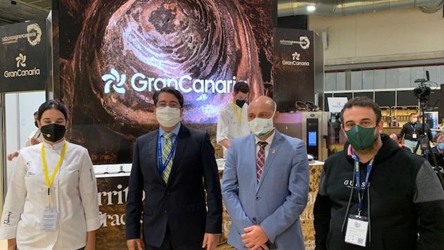 Juan Carlos Padrón, Icíar Pérez, Carlos Alamo y Pedro Martín en el stand de Gran Canaria