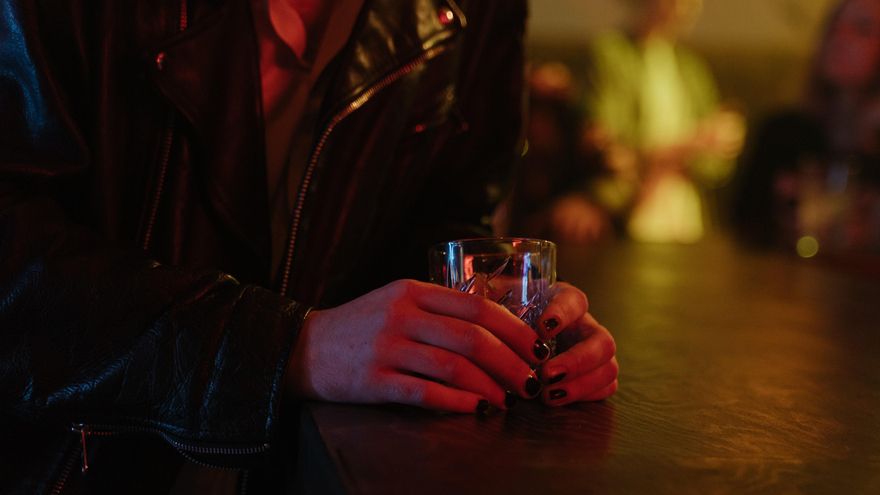 Siete efectos negativos que tiene el alcohol en la salud bucal