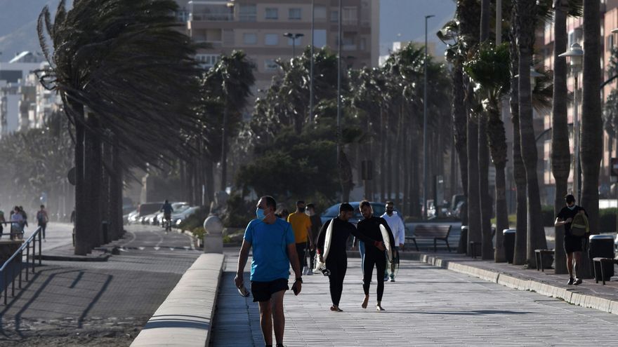 La Agencia Estatal de Meteorología (Aemet) prevé para hoy, viernes, un ascenso de las temperaturas máximas en el interior de la mitad oeste peninsular y un descenso en el noreste y Baleares.EFE / Carlos Barba
