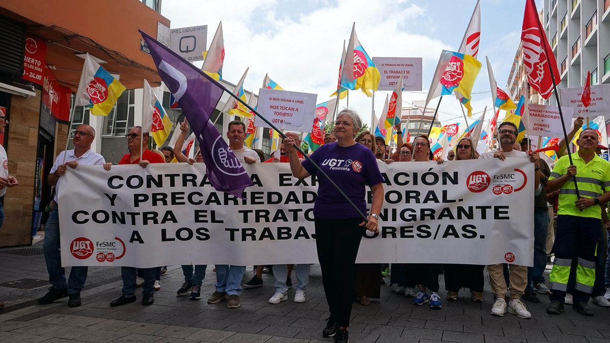Trabajadores del sector del comercio hacen un paro de tres horas en la capital grancanaria.