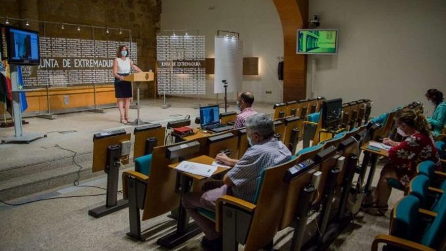 La Junta destaca que con este plan Extremadura muestra su compromiso "inequívoco" en la lucha contra la emergencia climática y se coloca en vanguardia en el proceso de transición energética