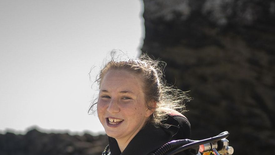 Natalia, la adolescente gaditana que mira por los cetáceos: "Hay que regular el paso de los ferris en el Estrecho de Gibraltar"