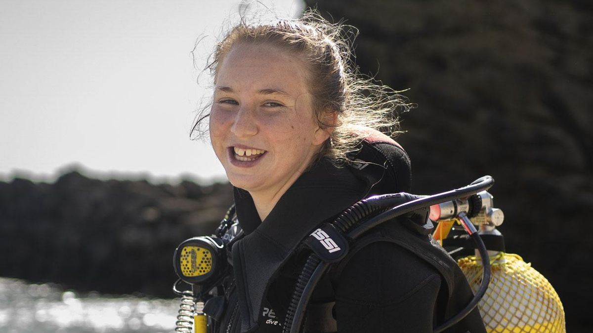 Natalia, la adolescente gaditana que mira por los cetáceos: "Hay que regular el paso de los ferris en el Estrecho de Gibraltar"