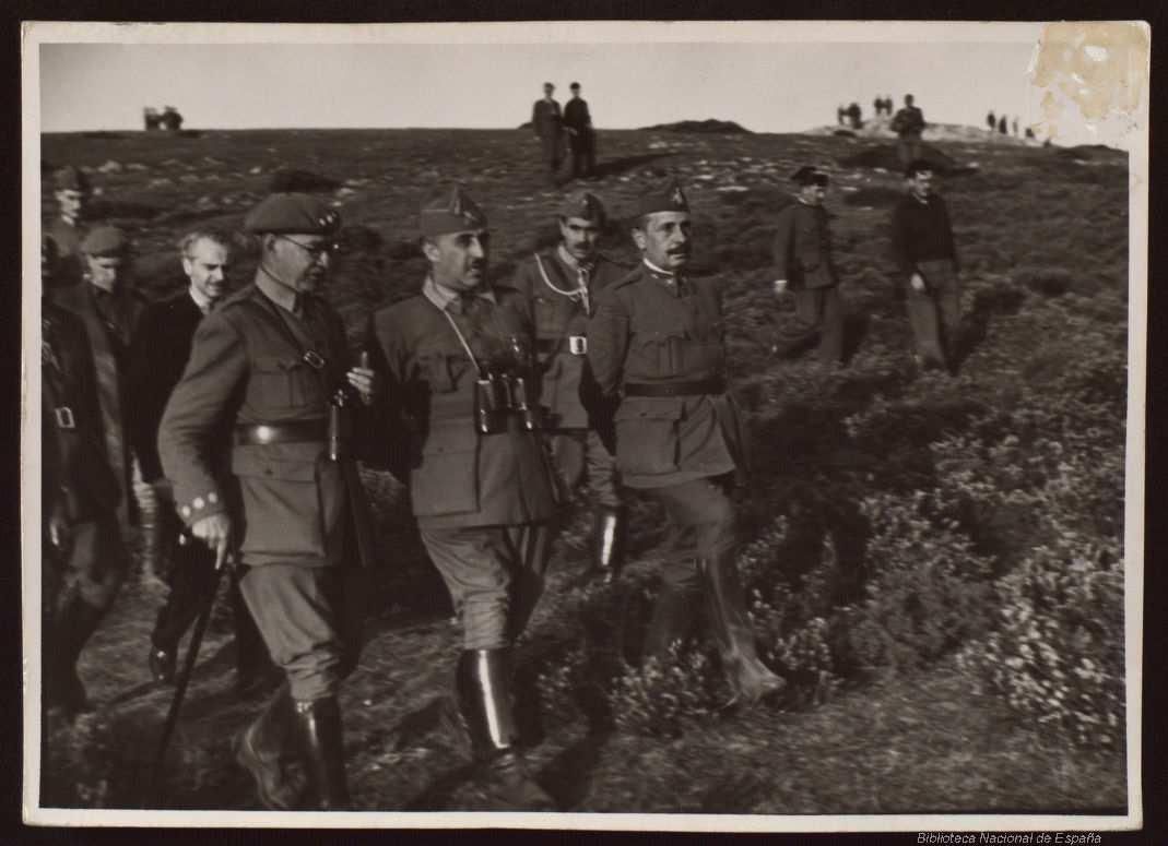 Generales Franco y Dávila, el coronel Díaz Varela. Serrano Suñer, Vigón. 18 de agosto de 1937. Reinosa