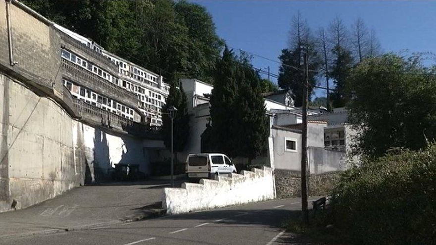 De la amenaza de cierre al candado: un cementerio privado en Asturias se clausura con 3.000 nichos dentro