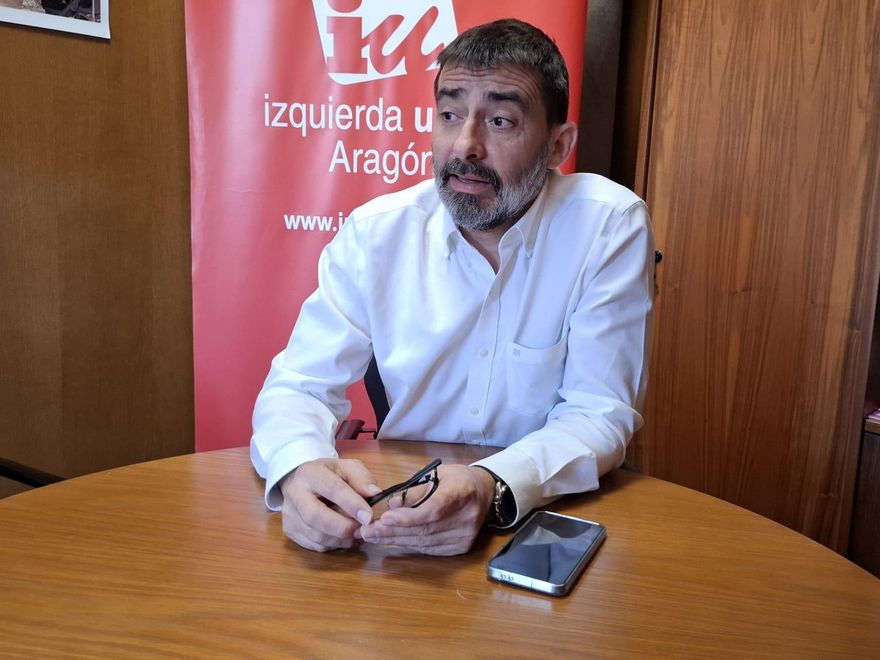 Sanz, en su despacho en las Cortes de Aragón.