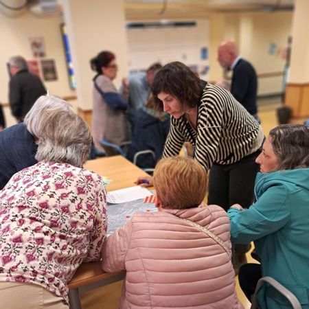 El equipo de la candidatura en el centro social de Teatinos en Oviedo.