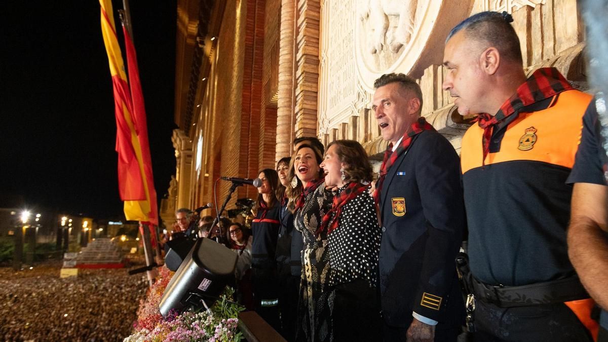 Los Bomberos dedican a los zaragozanos el pregón del Pilar: "Los verdaderos héroes sois vosotros"