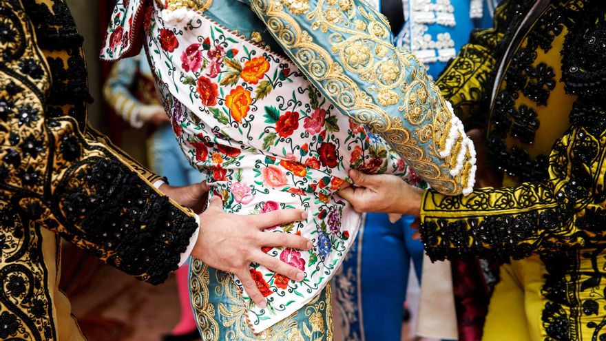 Del traje de luces al traje de rayas: la sastrería de la composición de palabras