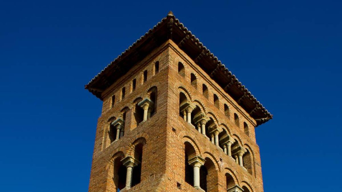Ábside y torre de San Tirso, en Sahagún. VA