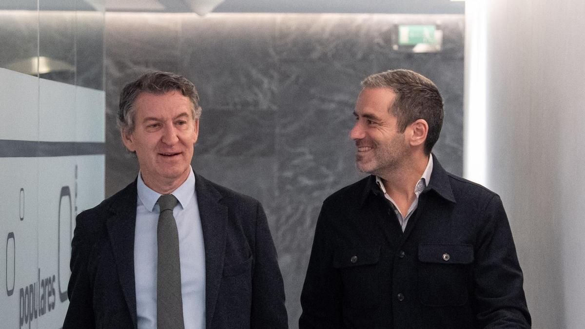 Feijóo, este miércoles, junto a Borja Sémper, en la sede del PP.